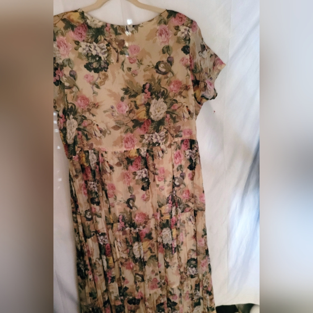 LA CERA...Floral Long Cream Maxi Dress (120) - Picture 2 of 9